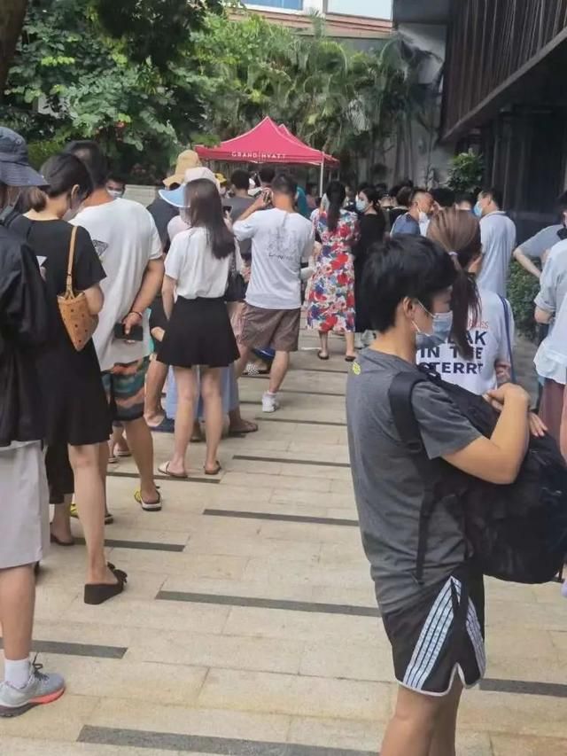 首次检出新变异株，三亚启用方舱医院！上海游客讲述亲历