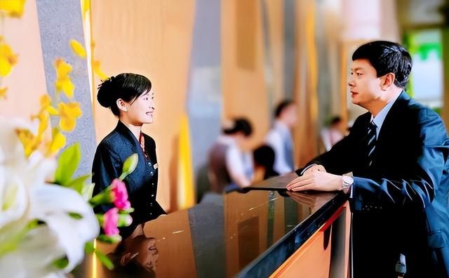 异性同住酒店被查房，不是夫妻关系算违法吗？被查到会被处罚吗？